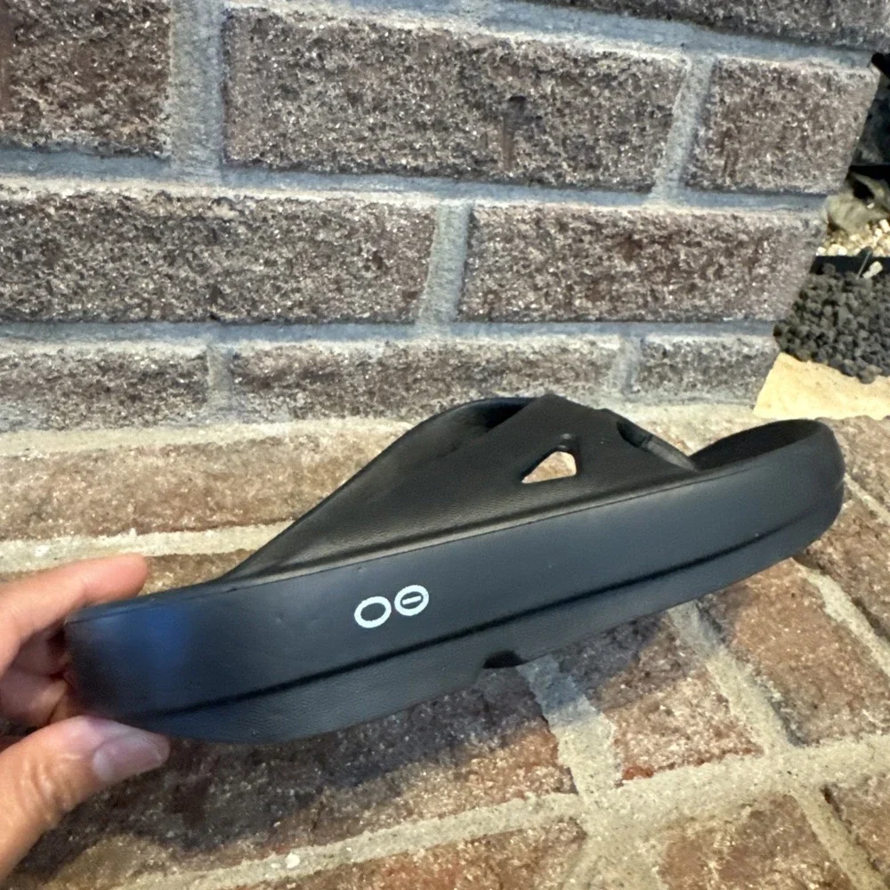 Oofos Recovery Slip-On Sandal M8 W10 Black Flip Flops Gorpcore Athleisure Beach